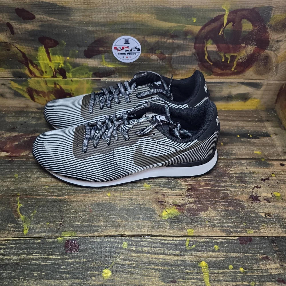 Nike Internationalist KJCRD Jacquard M QS Running Shoes Mens Sz 9.5‎ Black/White